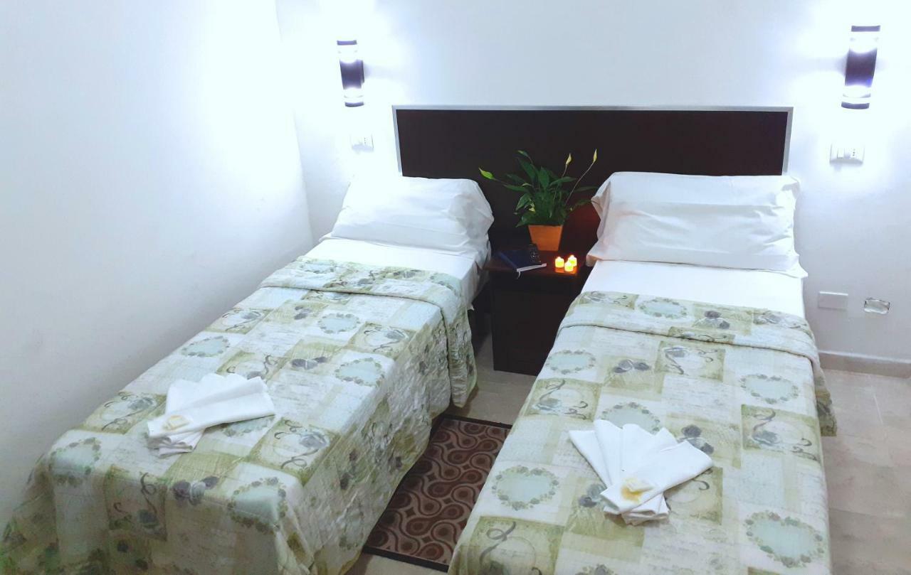 Sarkar House * Rom