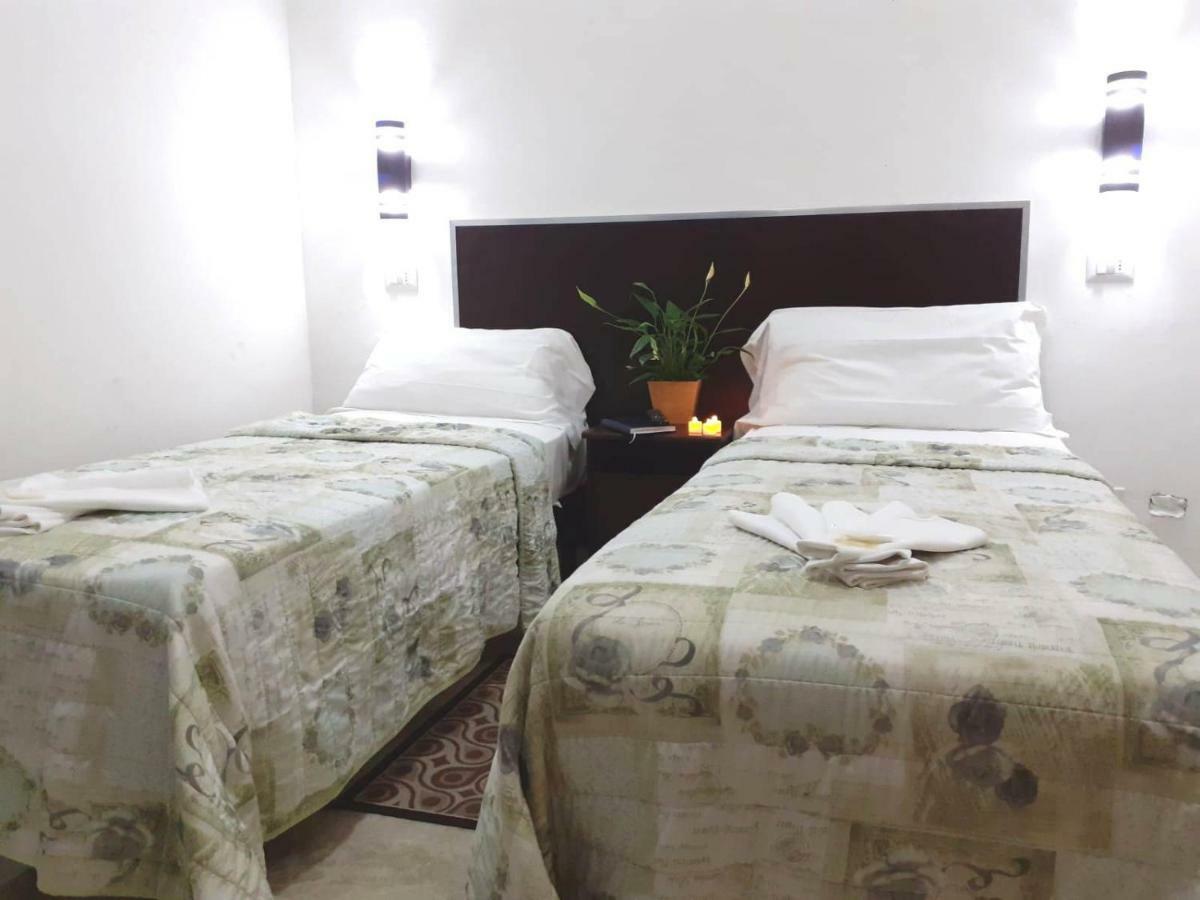Sarkar House * Rom